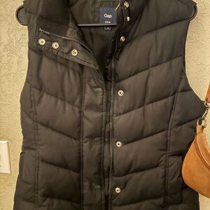 GAP Women's Black Puffer Vest